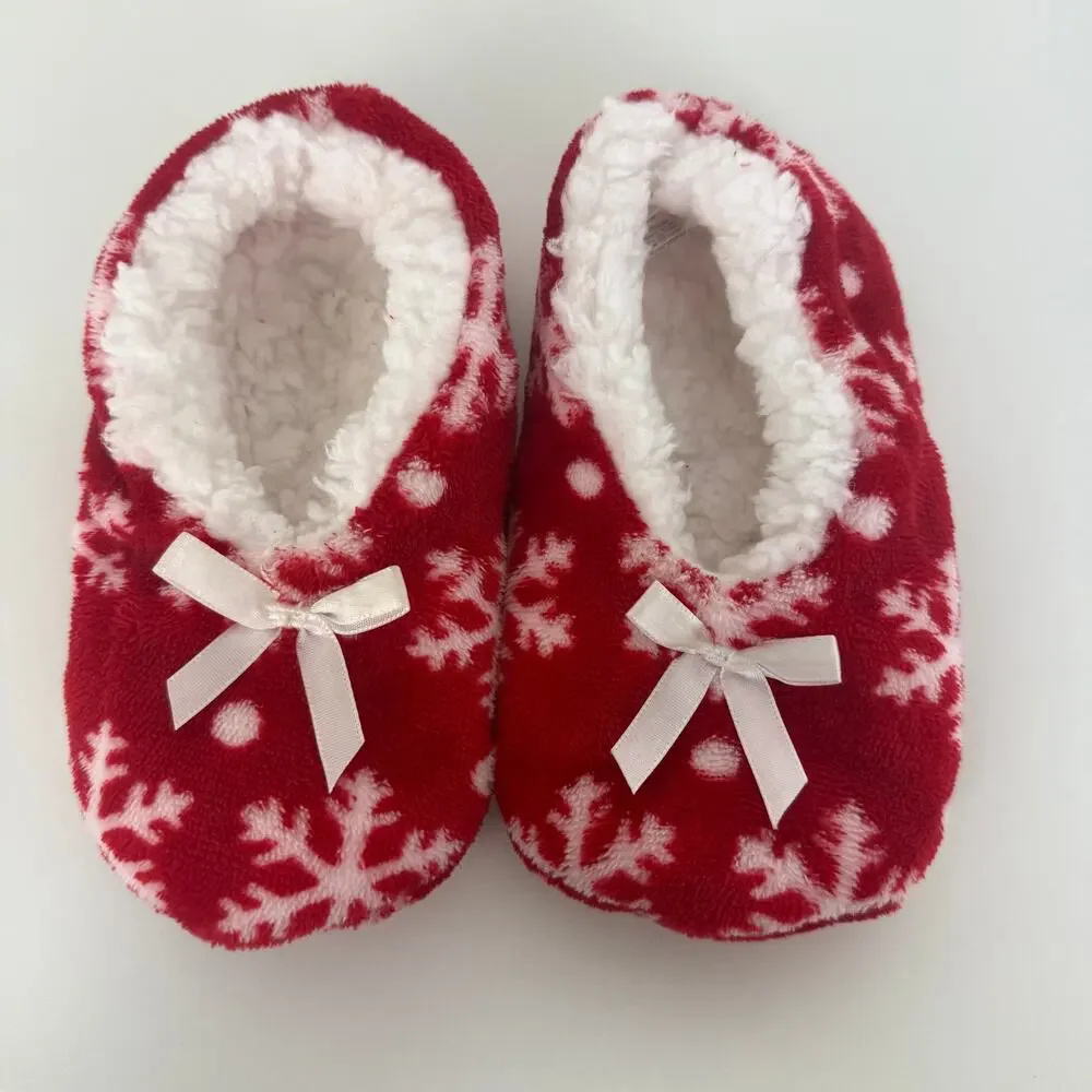 NWOT Gold Medal Childrens Snowflake Faux Fur Sherpa Lined Red/White Slippers S/M